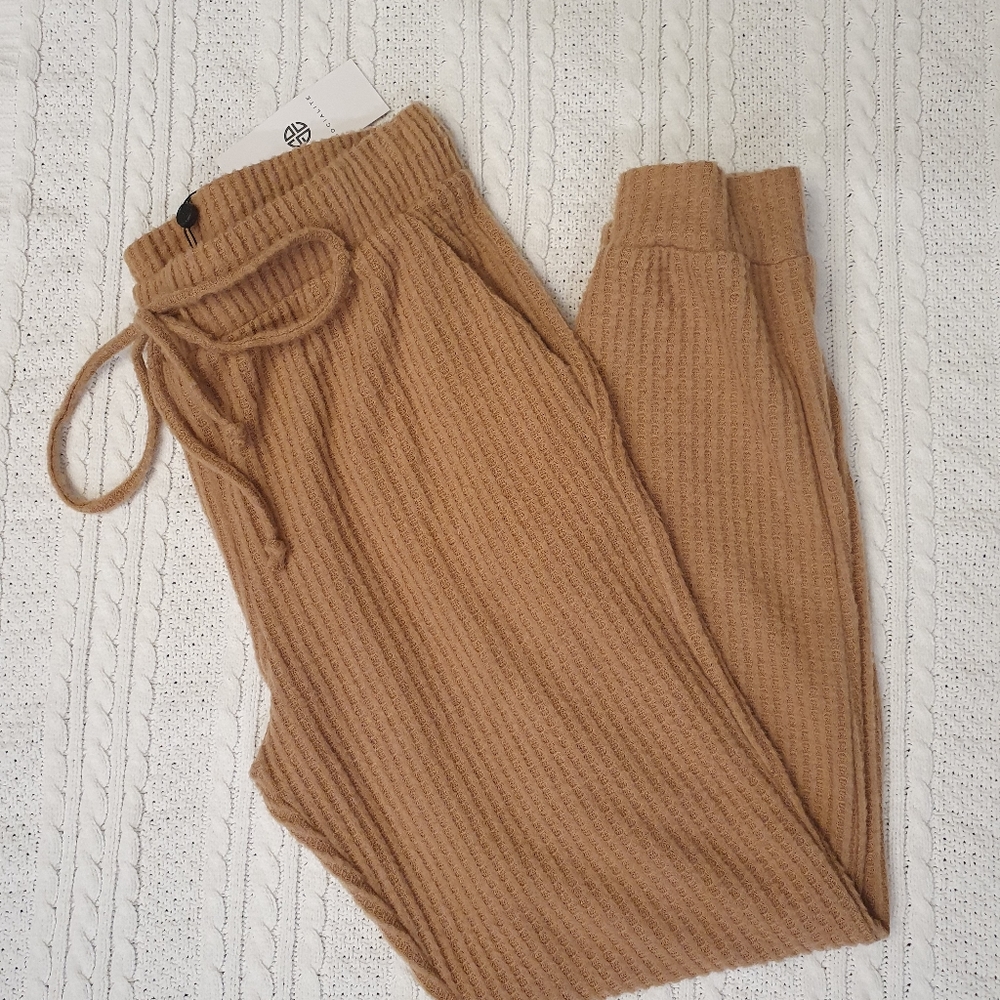 Womans Socialite Size Small Beige Jogger Swrat lounge Pants NWT Warm Winter